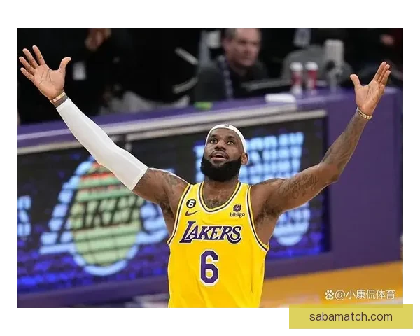 詹姆斯昨日惊艳暴扣起跳三点二米入网速度近五十公里