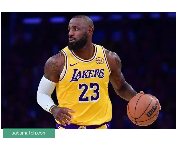 詹姆斯本赛季85次扣篮超前两年 获盛赞：退役前应拿五千万年薪